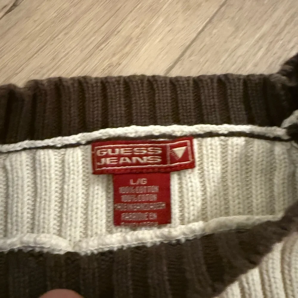 Vintage Y2K Guess Men's‎ Cream and Brown Sweater Large